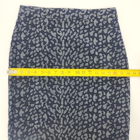 Banana Republic Jacquard Pencil Skirt Womens Size 4 Leopard Animal Print Work - Picture 6 of 9